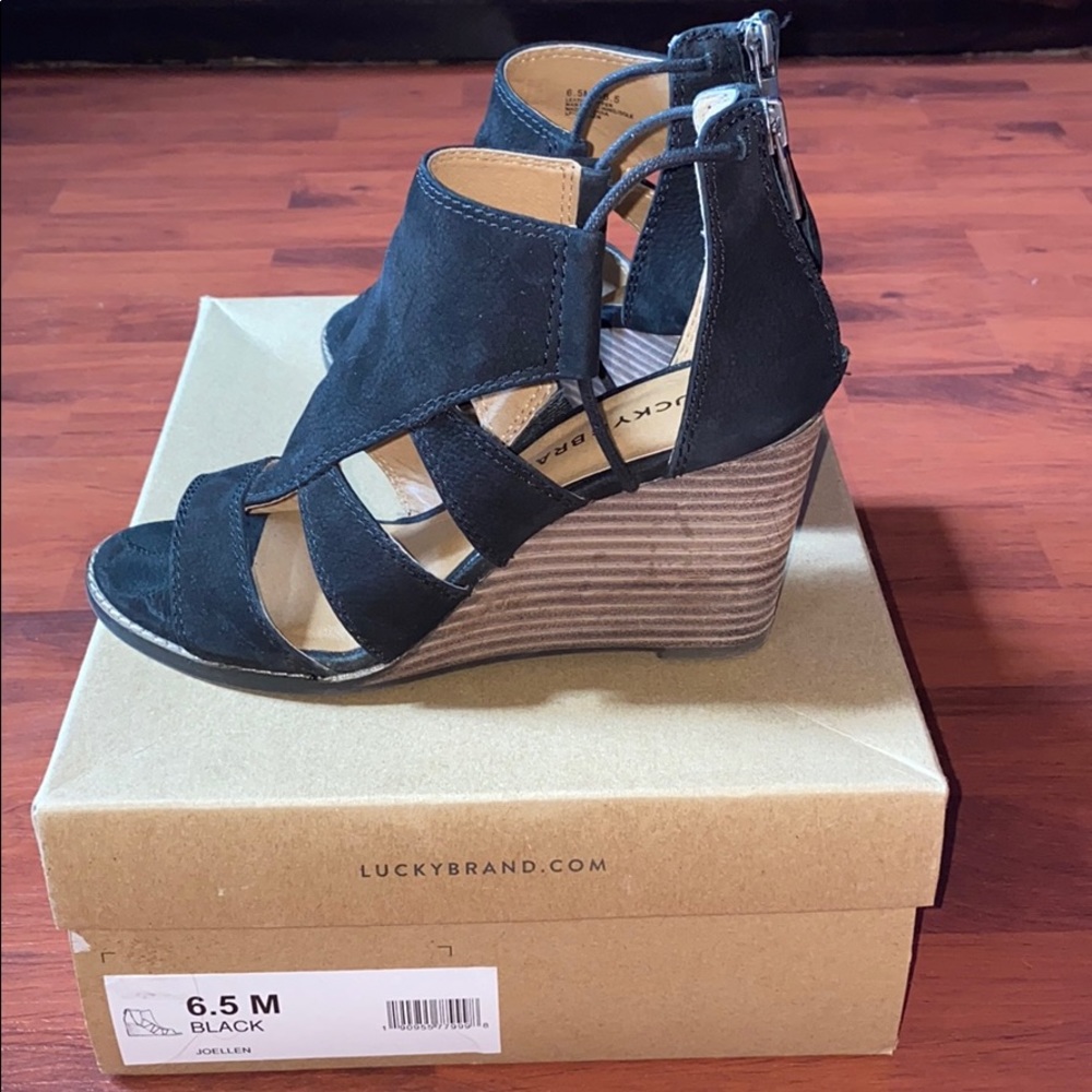 Super cute Lucky Brand wedge